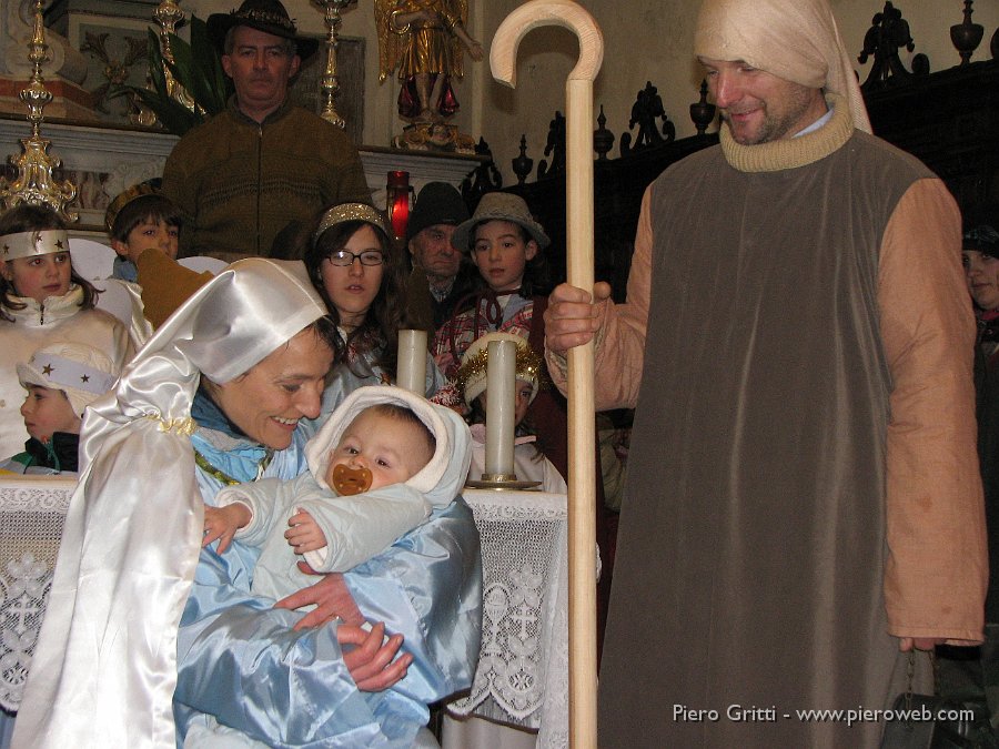 presepio 133.jpg - In chiesa...è nato il Bimbo!